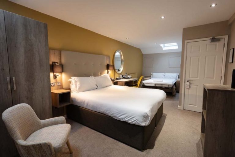 crabwall room 1 768x513