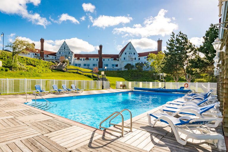 keltci lodge the pool 768x510